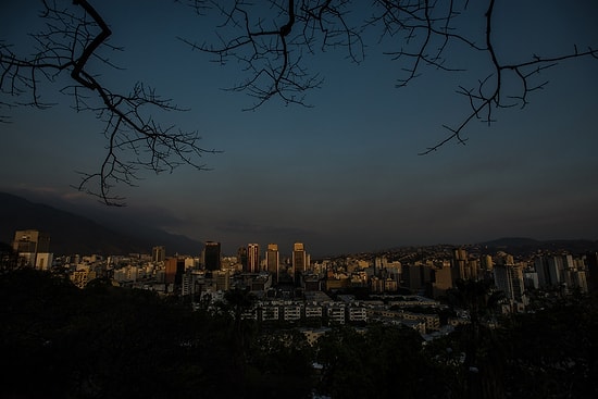 Venezuela'da Elektrik Krizi Sürüyor: Ülke Günlerdir Karanlıkta