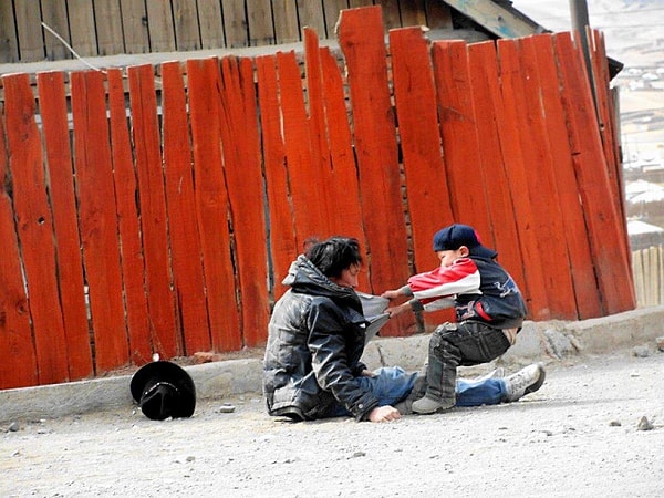 37. Alkolik bir baba ve oğlu.