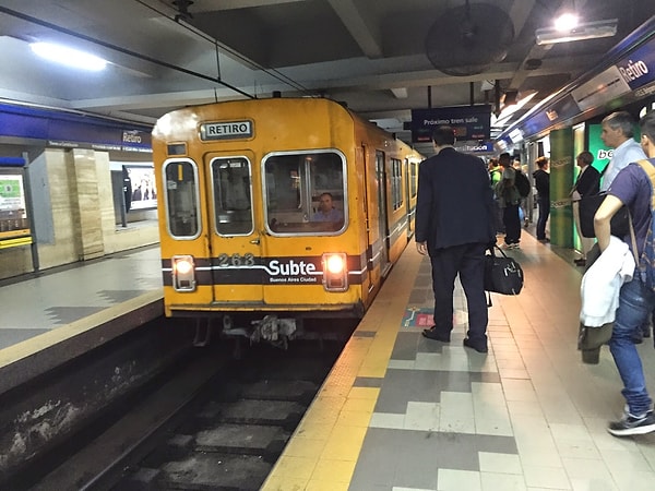 5. В каком городе в 1913 году был открыт первый в Южной Америке метрополитен?