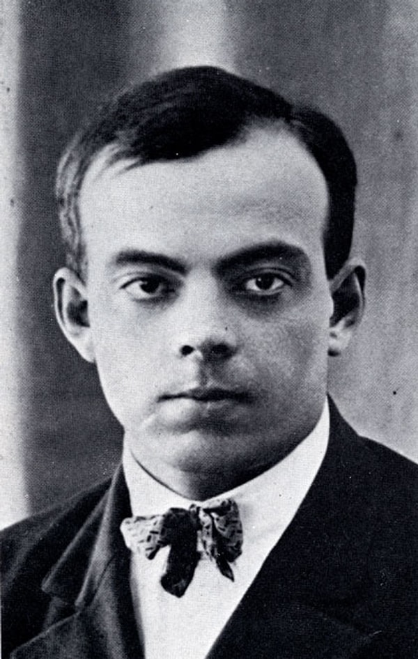 3. Как думаете, кто изображен на фото?