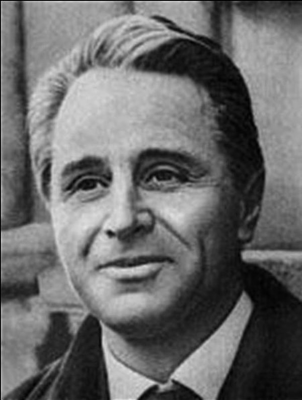 7. Кто изображен на фото?