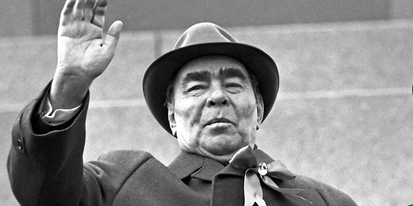 5. Ну здесь точно сложно ошибиться :) Что прозвали "тройным Брежневым"?