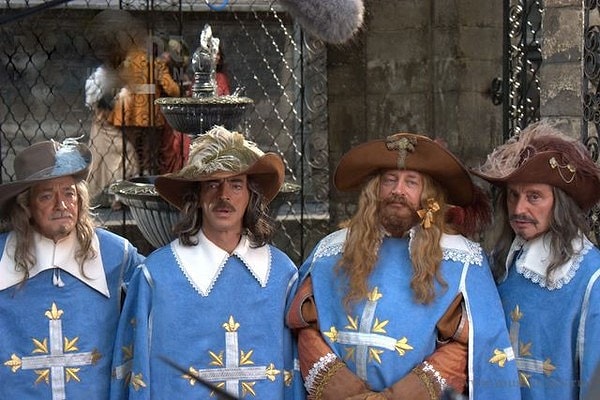 7. К чему взывали порадоваться мушкетеры на своем веку?