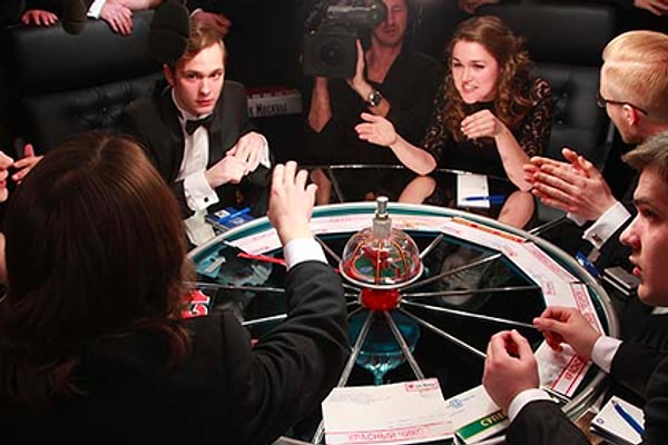 1. Какой напиток первоначально производили из яблочного жмыха и молочной сыворотки?