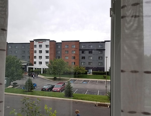 5. "Было написано, что номер выходит окнами в сад. Не разочарован. Оценка: 10/10. Обязательно приеду еще".