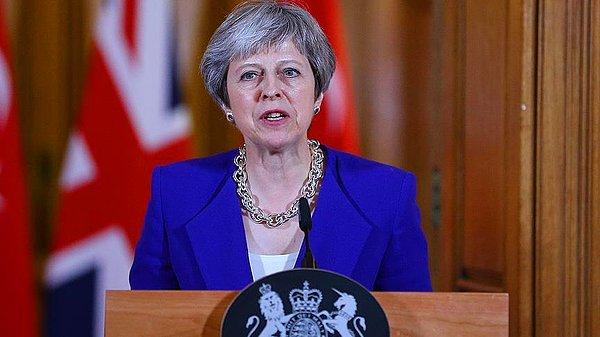 İngiltere Başbakanı Theresa May , terör saldırısına tepki gösterirken, başkent Londra'da bugün camiler çevresinde silahlı polislerle güvenlik önlemi alınacağı bildirildi.