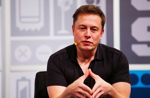 13. Как зовут человека на фото?