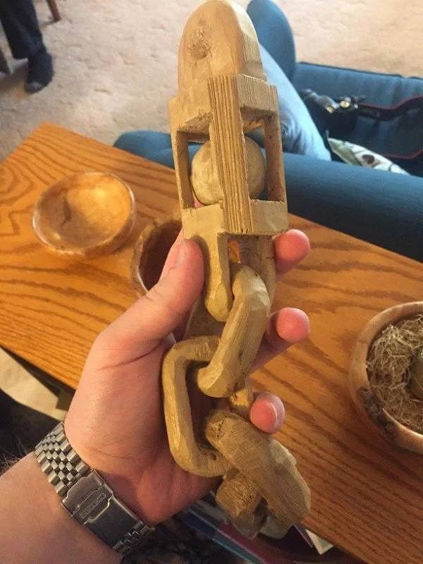 9. Ничего особенного, просто деревянная цепь.