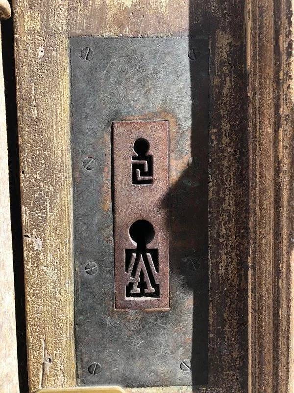 12. Очень уж изысканные замочные скважины.