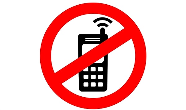 7. Ваша вторая половинка часто отключает телефон или не берет трубку?