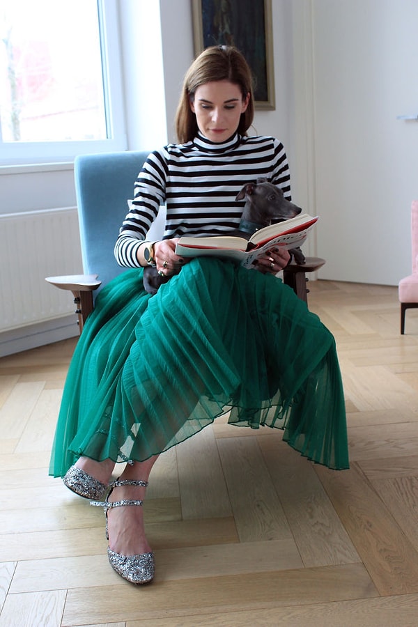 26. День 24: Мятная юбка, полосатая водолазка и блестящие туфли на сегодня