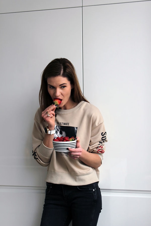 31. День 29: Наслаждаюсь своим образом в джемпере и джинсах