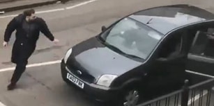 Londra'da Cami Önünde Bekleyen Müslümanlara Çekiç ve Sopalı Saldırı