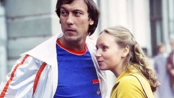 2. Закончите название фильма: "Влюблен..."?