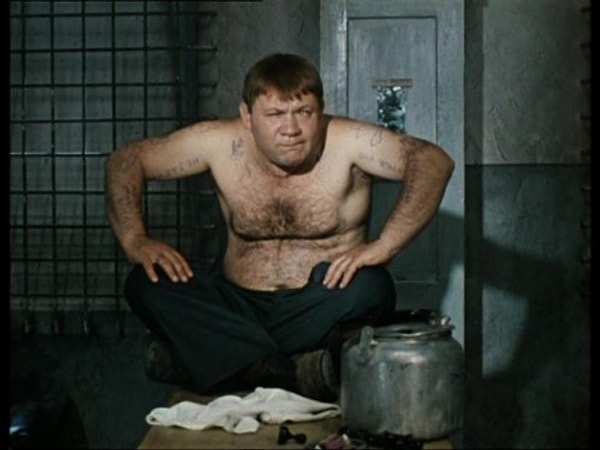 4. Какой фразой не угрожал Доцент из "Джентельменов удачи"?