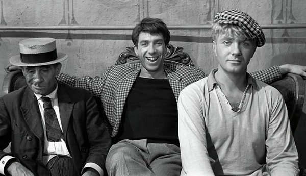 10. Что не нашел на карте учитель географии из "Золотого теленка", после чего сошел с ума?