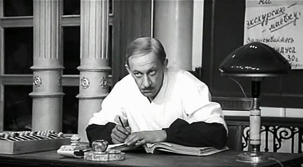 6. Какая профессия была у миллионера Корейко из «Золотого телёнка»?