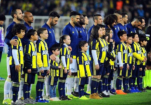 Fenerbahçe ile Sivasspor arasında oynanan Süper Lig mücadelesi öncesinde, Yeni Zelanda'da hayatını kaybeden 49 insan için saygı duruşu yapıldı.
