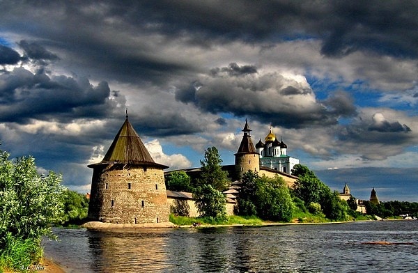 11. Какой из городов расположен ближе всех к Прибалтике?