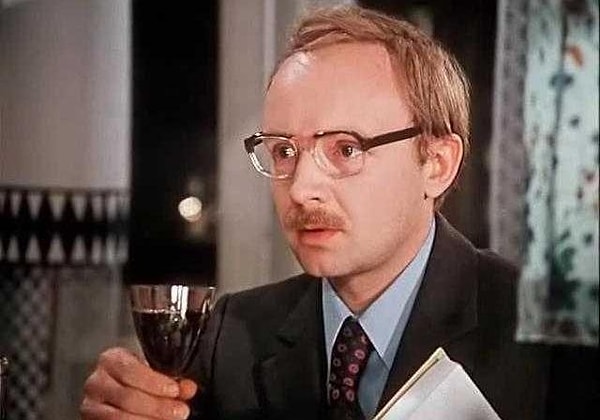 9. Какую должность занимал Новосельцев?