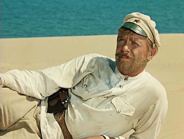 13. И последнее: какая из этих фраз прозвучала в фильме «Белое солнце пустыни»?