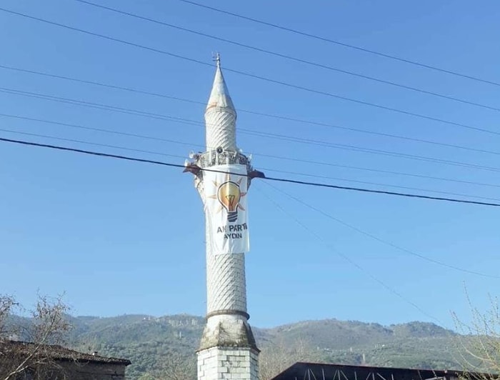 Seçim Propagandası Minarede: Camiye AKP’nin Bayrağı Asıldı