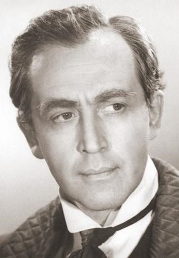 5. Василий Ливанов — крокодил Гена из «Чебурашка и крокодил Гена»