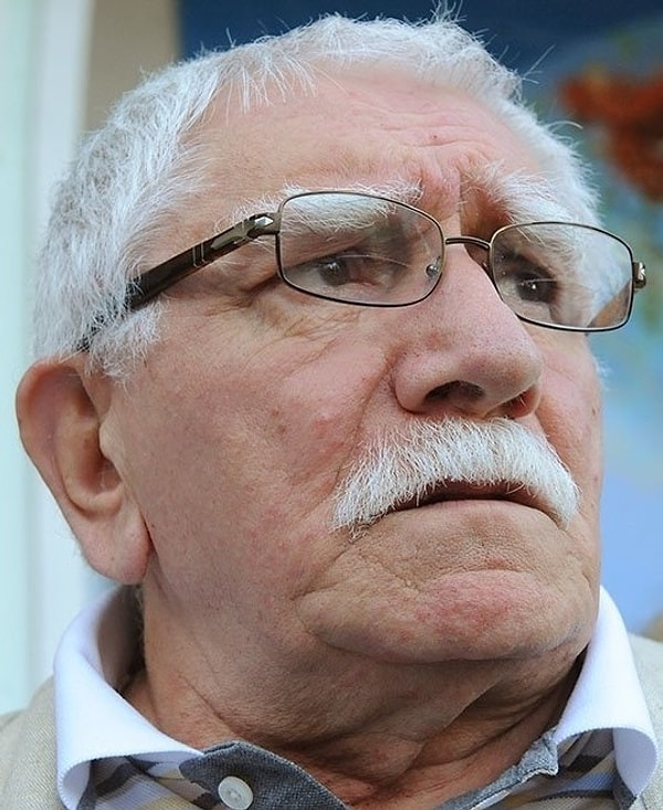 8. Армен Джигарханян — волк из «Жил-был пёс»