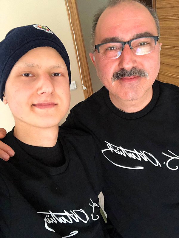 Ahmet Furkan ile babası mücadele ederek kanseri yendi. Çok ama çok güzelsiniz! 🎈