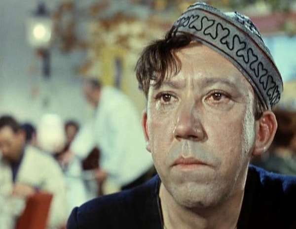 10. В каком из этих фильмов звучит песня «Постой, паровоз, не стучите, колёса»?