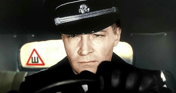 12. Что, согласно мнению Штирлица, запоминается лучше всего?