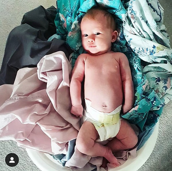 20. Нужно отнести белье в стирку на второй этаж и при этом держать малыша под контролем? Не проблема!