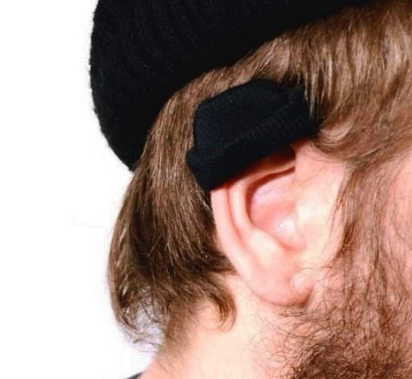 17. Вы тоже спрашиваете мужчин, как их шапки греют уши? Как выяснилось, вот так :)