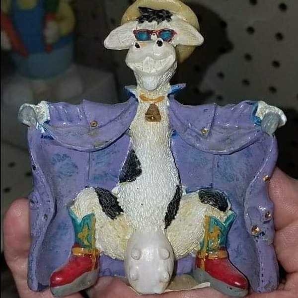 1. "Вот такую корову я нашла на блошином рынке"