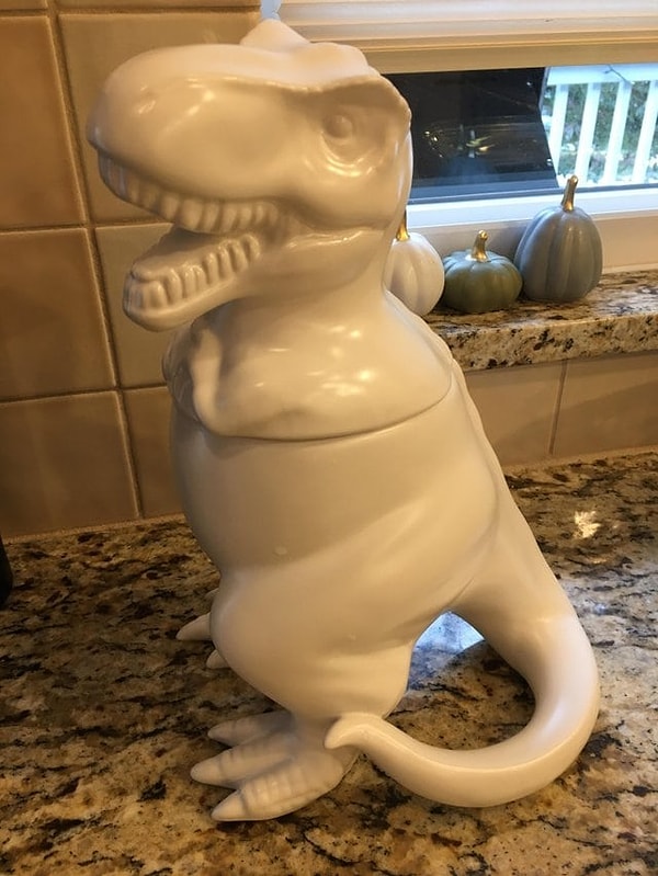 8. "Всего 3.7 $, и этот динозаврик мой"