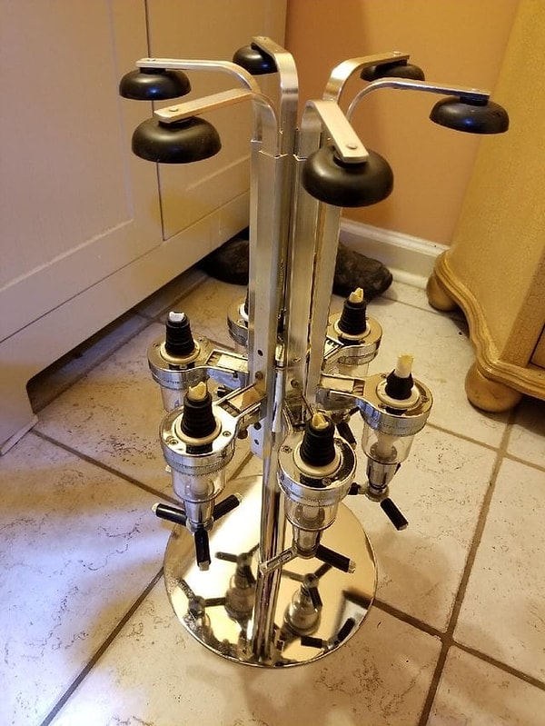 13. "Эту штуку купил мой друг в секонд-хенде, но мы до сих пор не поймем, что это вообще такое"