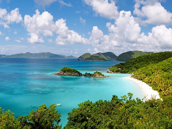 8. Какая южноамериканская страна граничит с Карибским морем и Тихим океаном?