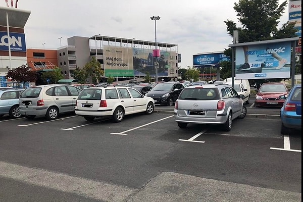 12. Этим двоим схемка с подробными инструкциями тоже бы не помешала