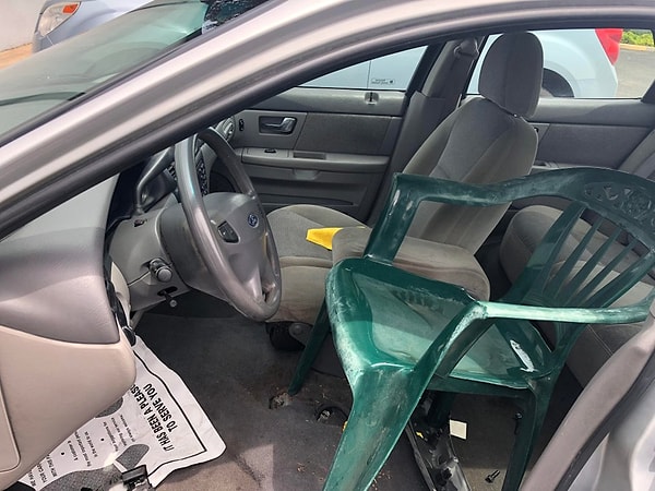 13. Внимание! Мы нашли бессмертного водителя! Ну, по крайней мере, он, видимо, считает себя таковым