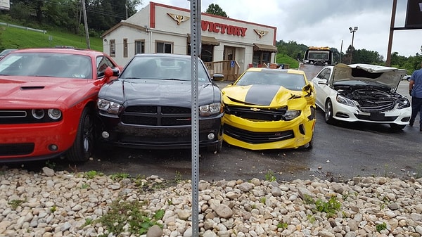 15. Страйк! Пострадало сразу четыре довольно дорогих авто. И все из-за неумения нормально ездить и включать мозг