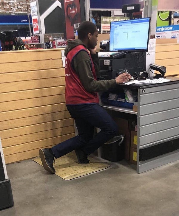 19. Удобно устроился.