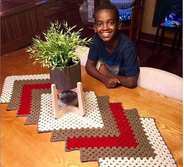 13. Также при помощи своего таланта Джона помогает своей Родине - Эфиопии.