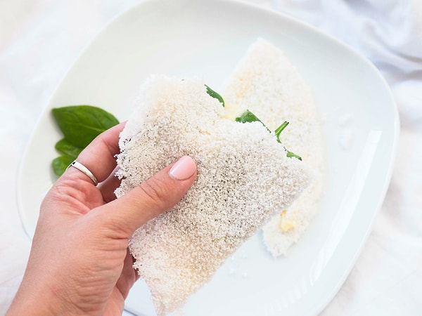 4. Из высушенного и измельченного корня этого растения пекут лепешки, а из ферментированного сока делают слабоалкогольный напиток.