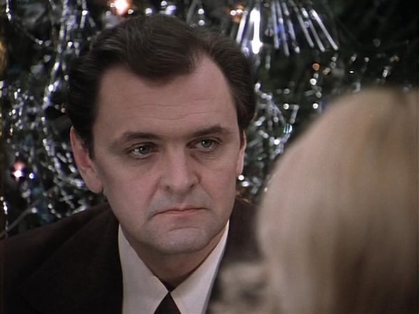 3. Кто мог сыграть роль Ипполита в фильме «Ирония судьбы или с легким паром» и даже отснялся в нескольких дублях?