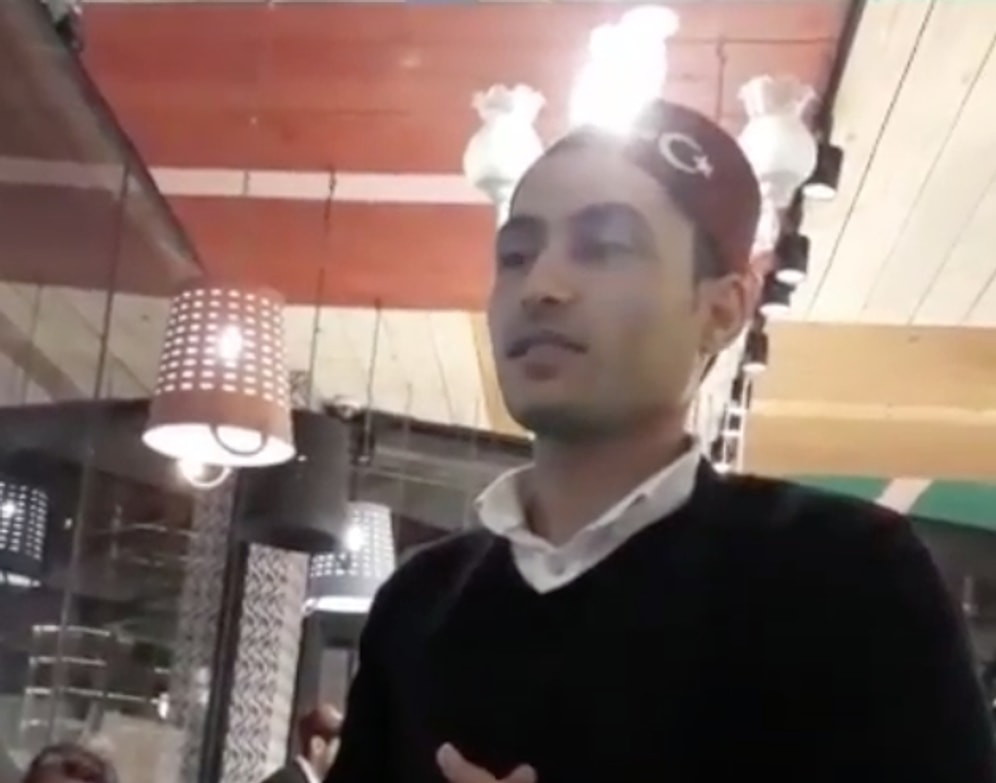 İstanbul'da Bir Pastane, Müşterisini 'Kötü Koktuğu' Gerekçesiyle Kovdu...