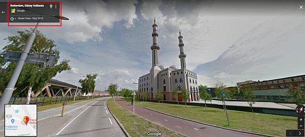 İddia paylaşımlarda fotoğrafın Kanada’dan olduğu iddia edilmişti. Google Sokak Görünümleri üzerinden Hollanda’nın Rotterdam şehrinde bulunan Esselam Camii’ne bakıldığında iddia fotoğraf ile aynı camii olduğu açıkça görülebiliyor.