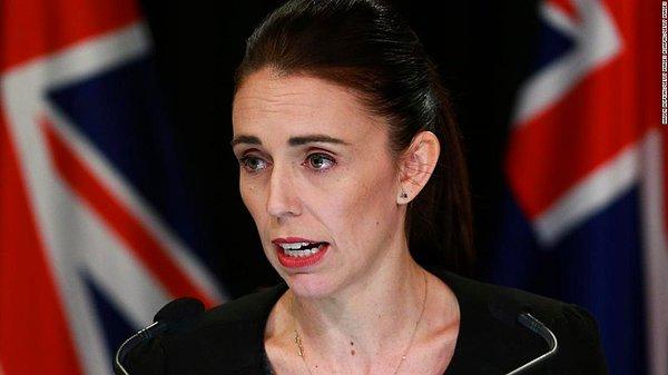 Üstelik iddialar arasında Prens William'ın Kate Middleton'ı Eski Yeni Zelanda Başbakanı Jacinda Ardern ile aldattığı da var...