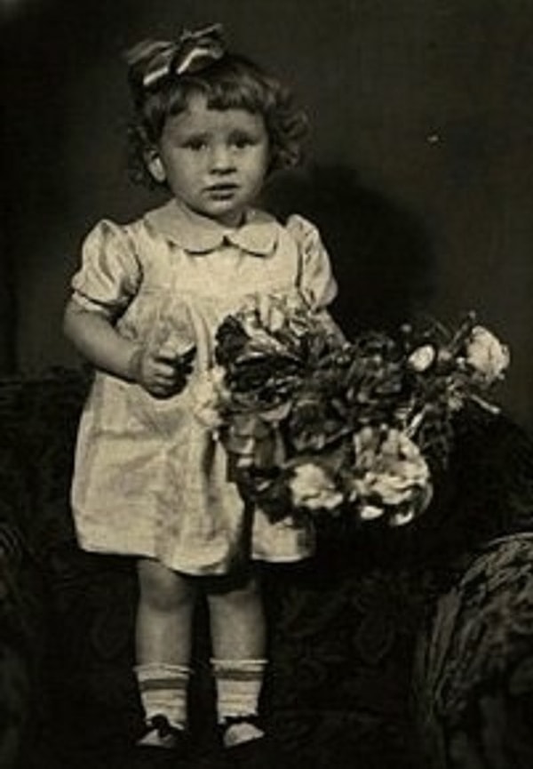 3. Как зовут эту милую девочку?