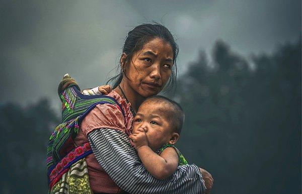Edwin Ong Wee Kee tarafından çekilen Vietnamlı anne ve çocuklarının olduğu fotoğraf, geçtiğimiz hafta düzenlenen Hamdan Uluslararası Fotoğraf Ödülleri'nde birinci olmuştu.