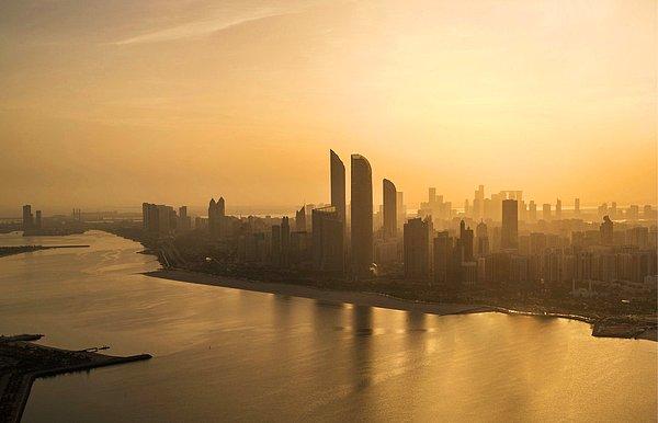 Kum ve sis şehri; kontrast ve çeşitlilik içerisinde Birleşik Arap Emirlikleri'nden efsane bir görsel.